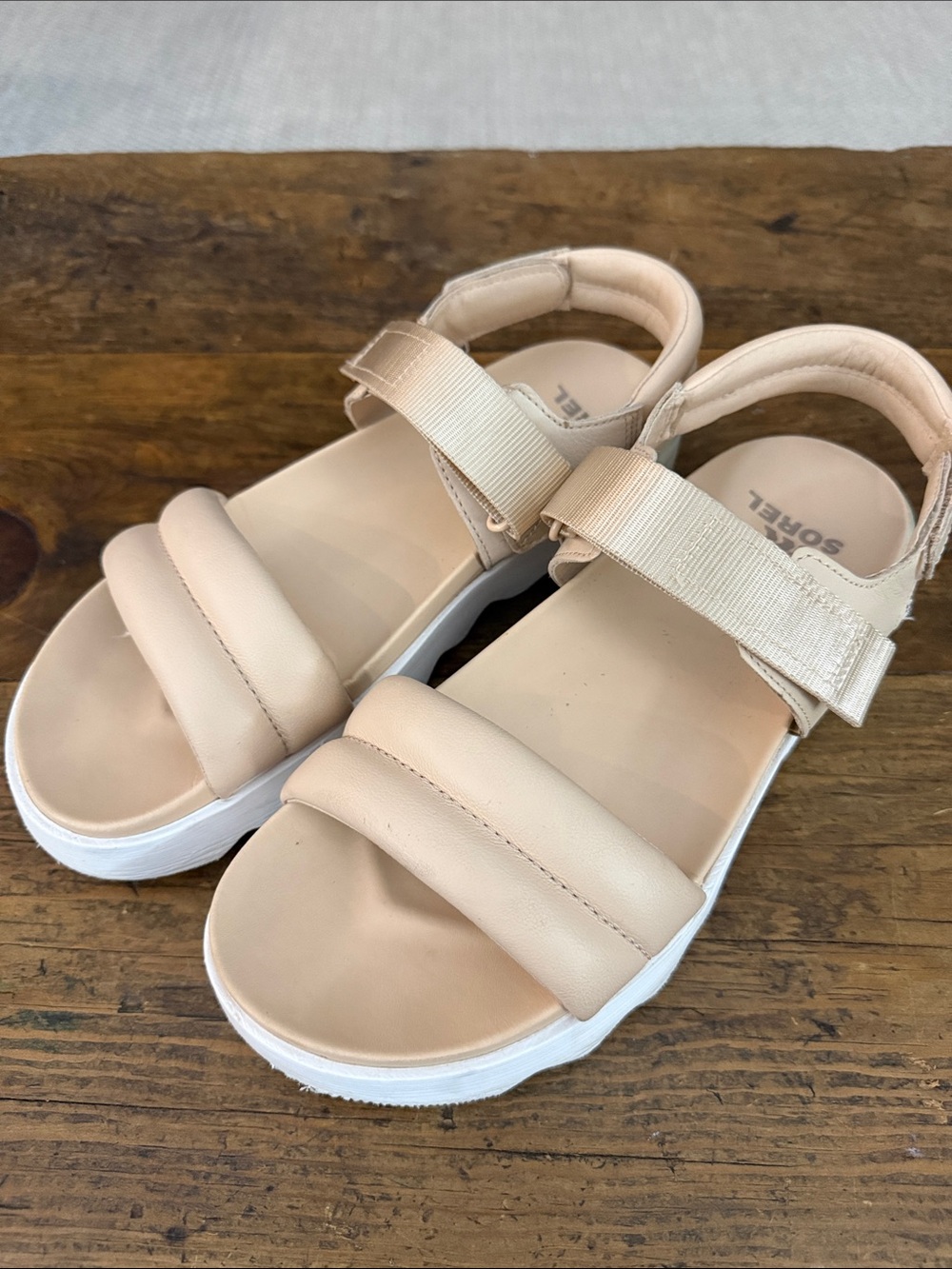 Sorel Cream Leather Viibe Puff Strap Sandals Size 10